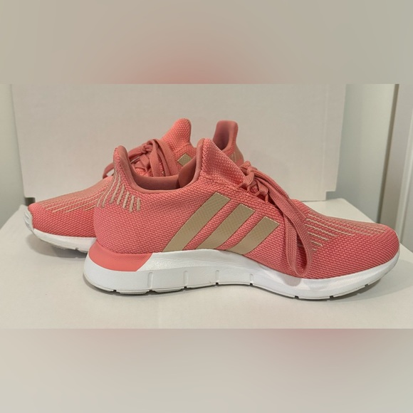 Adidas swift run size 5 - Picture 3 of 5